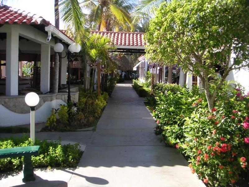 Hotel Le Flamboyant Playa El Agua Exterior photo